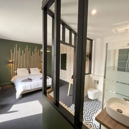 Pensión La Longere De Neuville-futuroscope-poitiers 3*