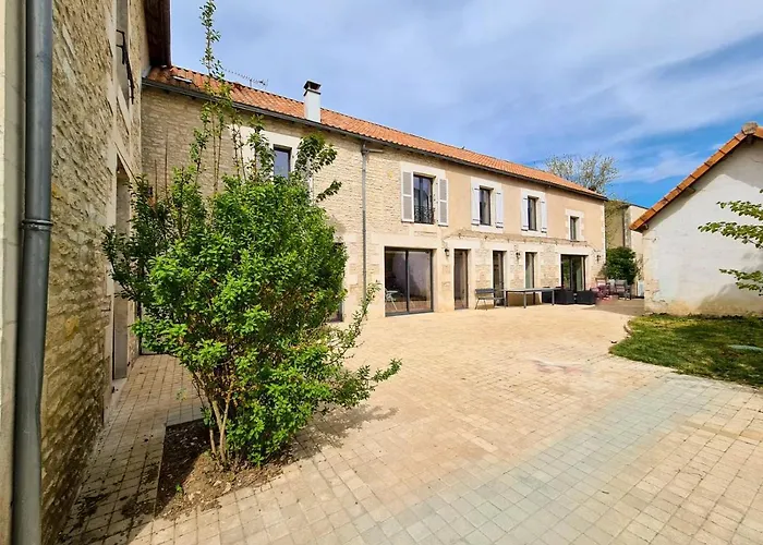 La Longere De Neuville-futuroscope-poitiers 3*